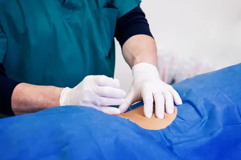 Atenção médica à região da coluna